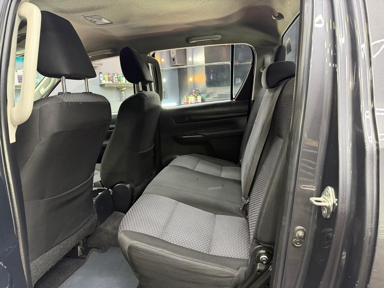 TOYOTA HILUX  TRUCK  2020 - Image 8