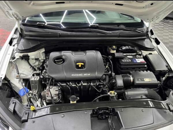 HYUNDAI ELANTRA  GLS 2018 - Image 10