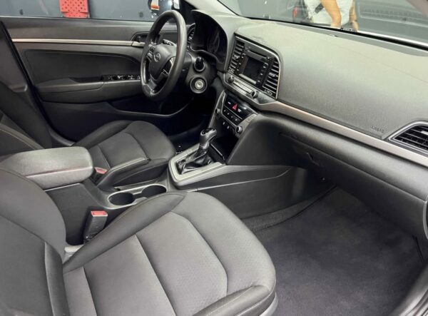 HYUNDAI ELANTRA  GLS 2018 - Image 8