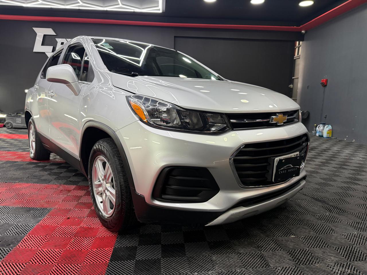 CHEVROLET TRAX  LT 2017 - Image 2