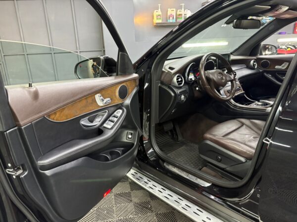 Mercedes Benz  GLC 300 Sport 2017 - Image 5