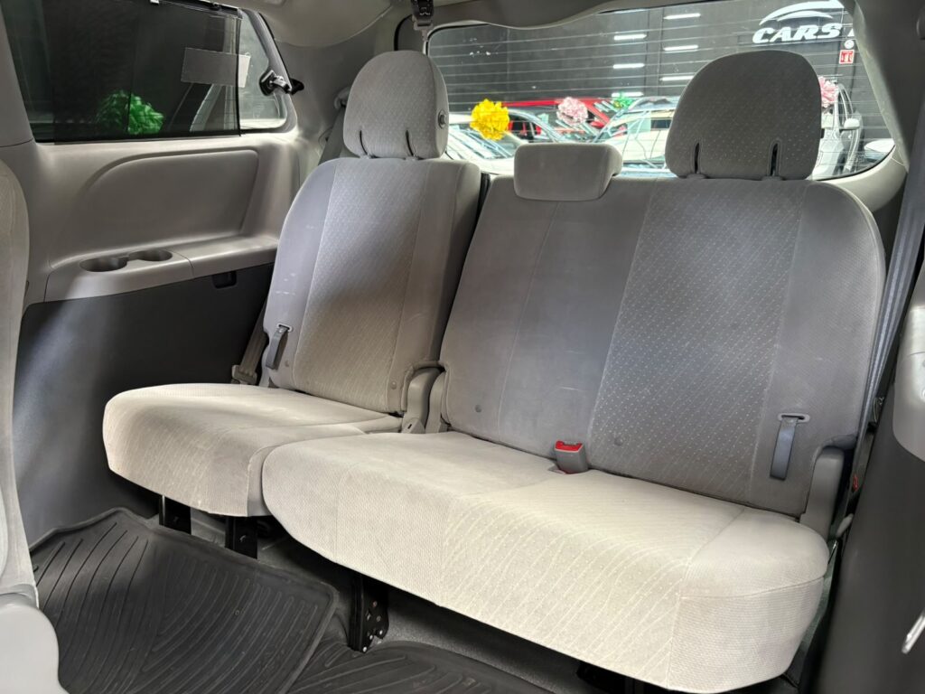TOYOTA SIENNA XLE 2019