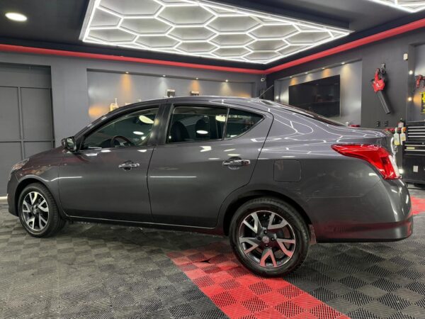 Nissan Versa Exclusive  2015 - Image 4