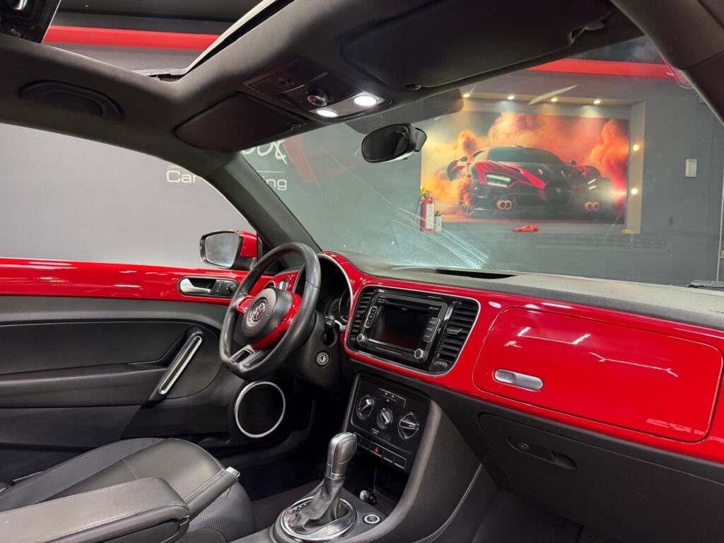 VOLKSWAGEN BEETLE Sport 2013