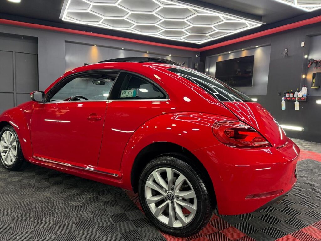 VOLKSWAGEN BEETLE Sport 2013