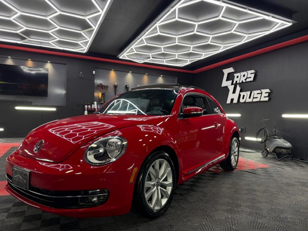 VOLKSWAGEN BEETLE Sport 2013