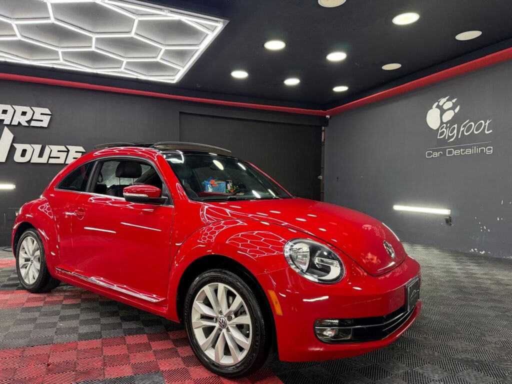 VOLKSWAGEN BEETLE Sport 2013