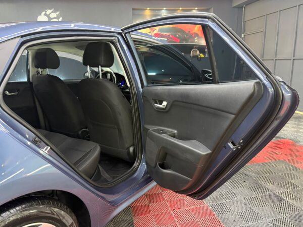 KIA RIO  LX 2023: imagen 8
