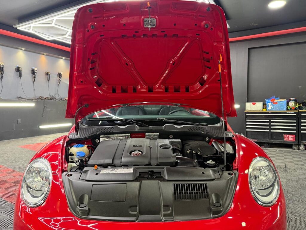 VOLKSWAGEN BEETLE Sport 2013